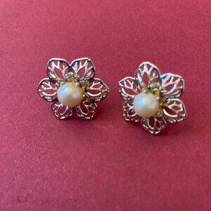 Flower Earrings with pearl